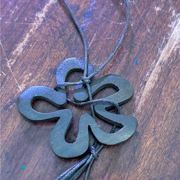 Beautiful hand made necklace - Picture 2 of 4